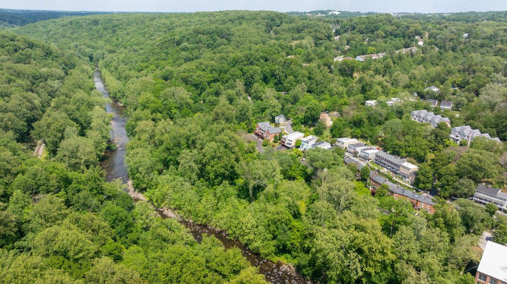 Image 41 of property listing at 759 OELLA AVE, Ellicott City, MD 21043
