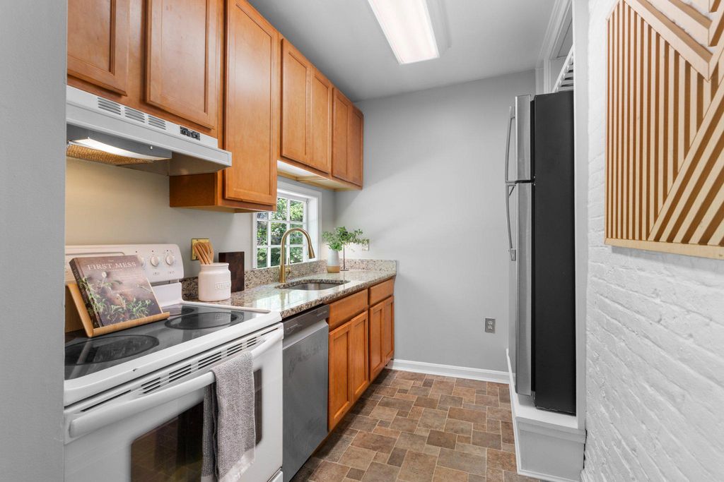 Image 6 of property listing at 759 OELLA AVE, Ellicott City, MD 21043