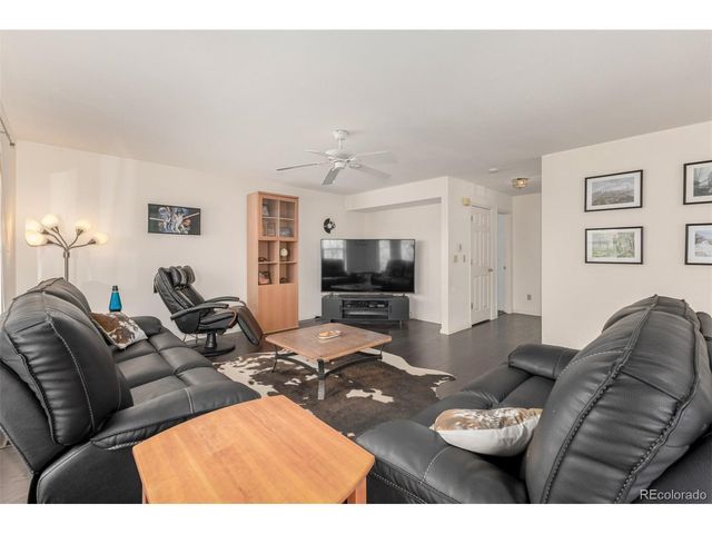 707 Huntington Pl, Highlands Ranch, CO 80126