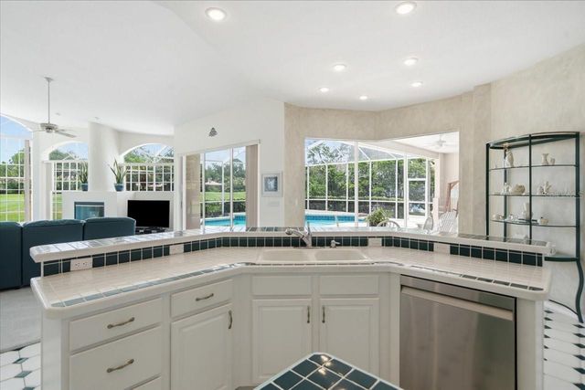 85 KELLEYS TRAIL, Oldsmar, FL 34677