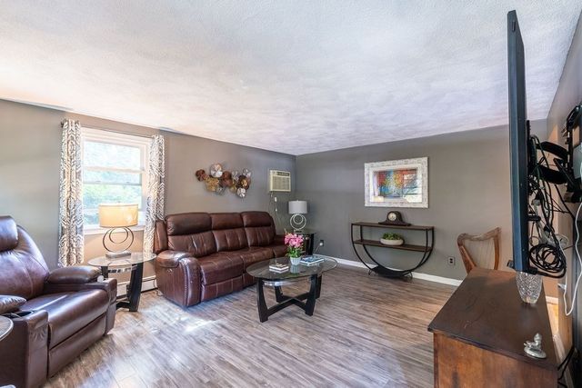 148 South St, Reading, MA 01867