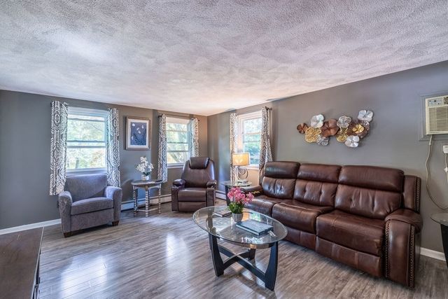 148 South St, Reading, MA 01867