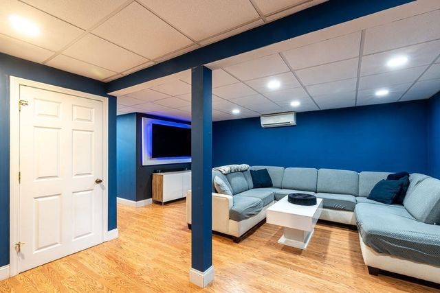 148 South St, Reading, MA 01867