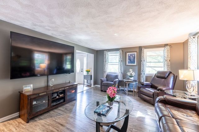 148 South St, Reading, MA 01867