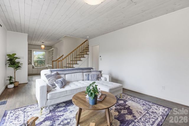 190 School Road, Asheville, NC 28806