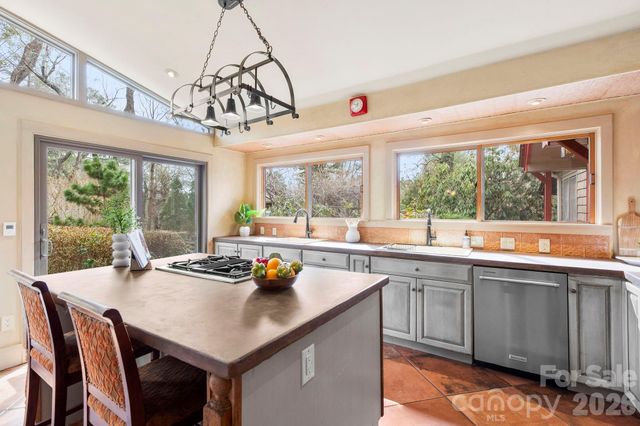 190 School Road, Asheville, NC 28806