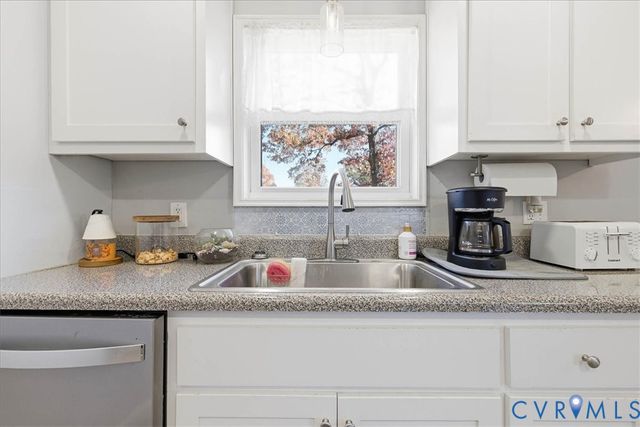 3111 Holly Ave, Colonial Heights, VA 23834