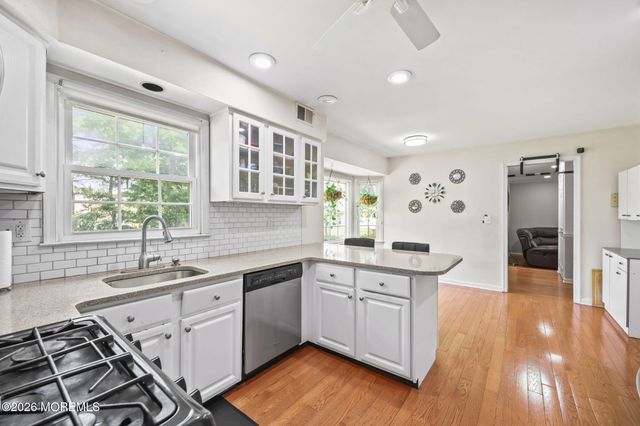 78 Henderson Road, Kendall Park, NJ 08824