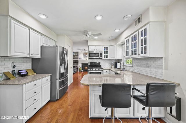 78 Henderson Road, Kendall Park, NJ 08824