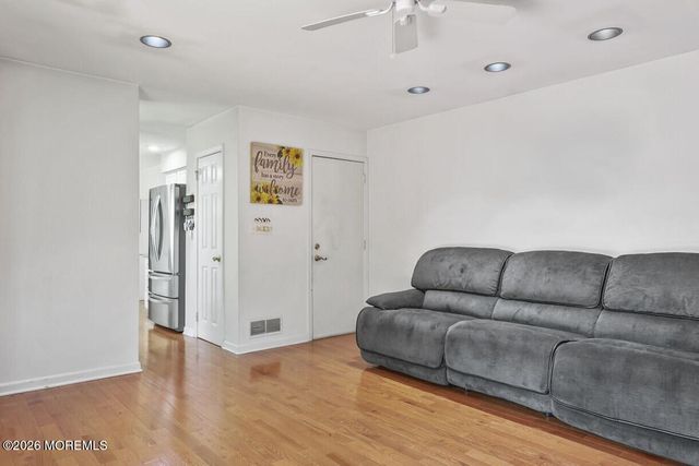 78 Henderson Road, Kendall Park, NJ 08824