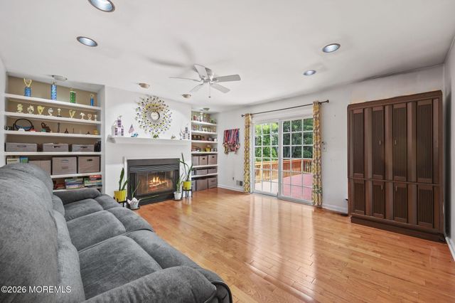 78 Henderson Road, Kendall Park, NJ 08824