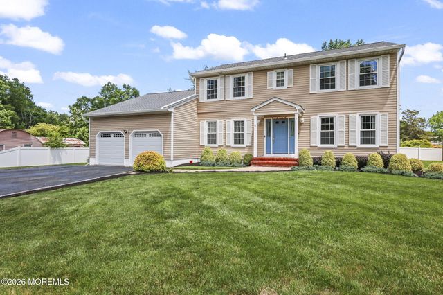 78 Henderson Road, Kendall Park, NJ 08824