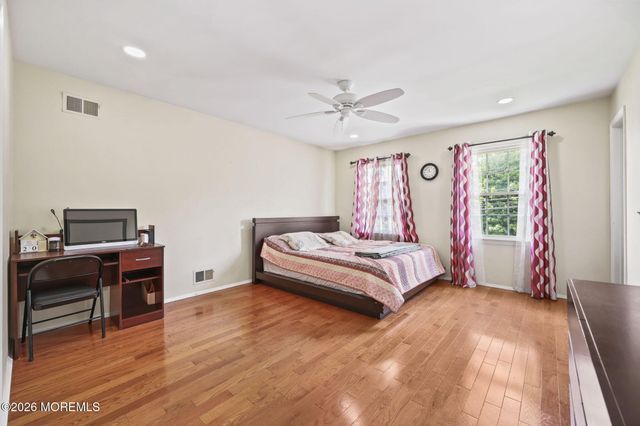 78 Henderson Road, Kendall Park, NJ 08824