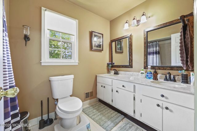 78 Henderson Road, Kendall Park, NJ 08824