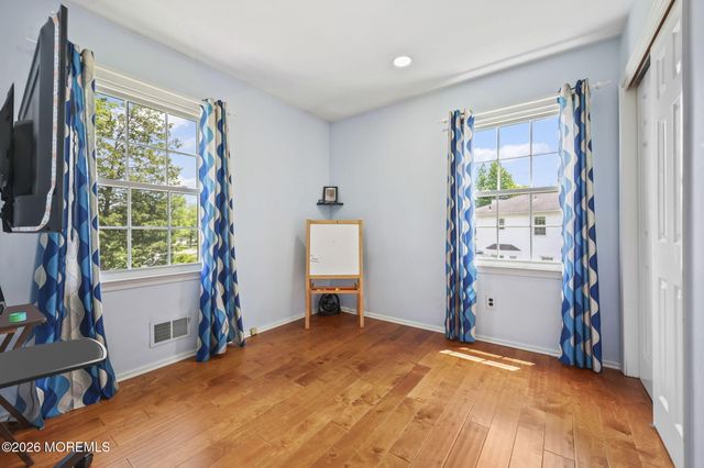 78 Henderson Road, Kendall Park, NJ 08824