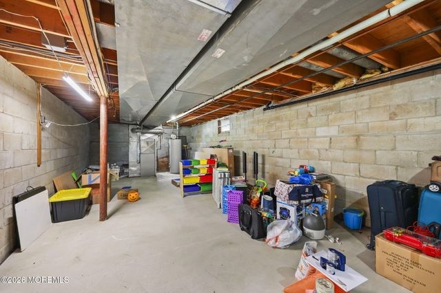 78 Henderson Road, Kendall Park, NJ 08824