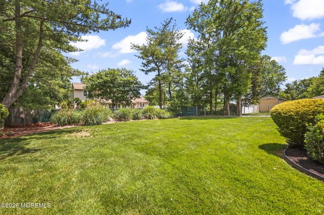 78 Henderson Road, Kendall Park, NJ 08824