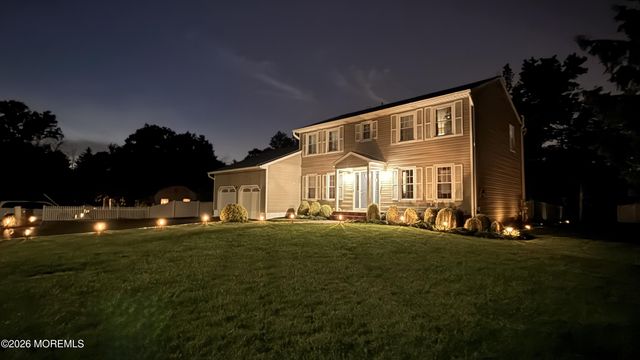 78 Henderson Road, Kendall Park, NJ 08824