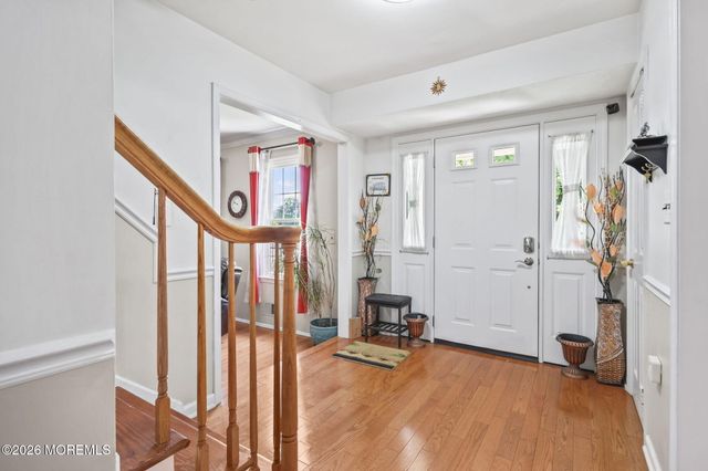 78 Henderson Road, Kendall Park, NJ 08824