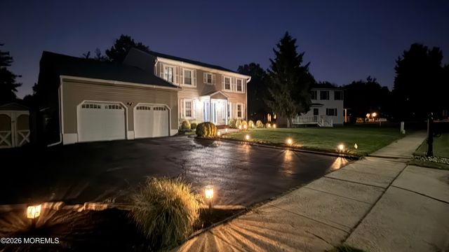 78 Henderson Road, Kendall Park, NJ 08824