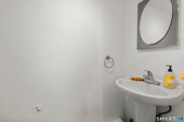 7 Barnstable Lane, Stamford, CT 06907