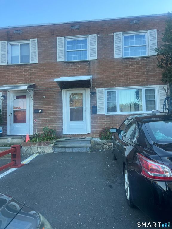 7 Barnstable Lane, Stamford, CT 06907