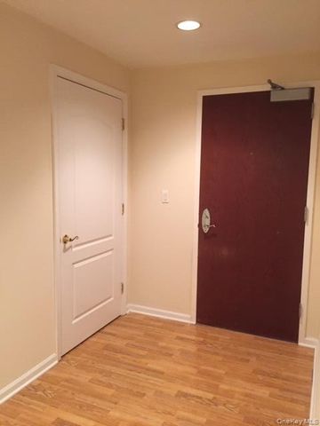 26 W Broadway 303, Long Beach, NY 11561