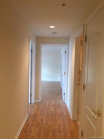 26 W Broadway 303, Long Beach, NY 11561
