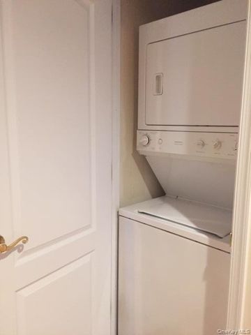 26 W Broadway 303, Long Beach, NY 11561