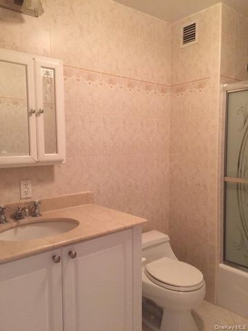 26 W Broadway 303, Long Beach, NY 11561