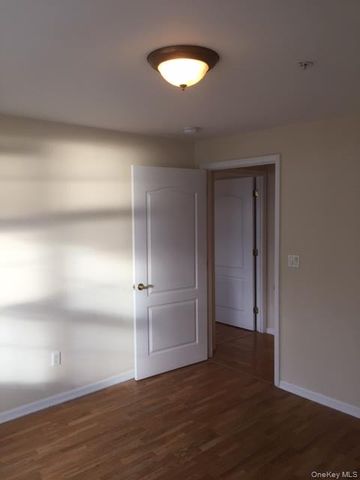 26 W Broadway 303, Long Beach, NY 11561