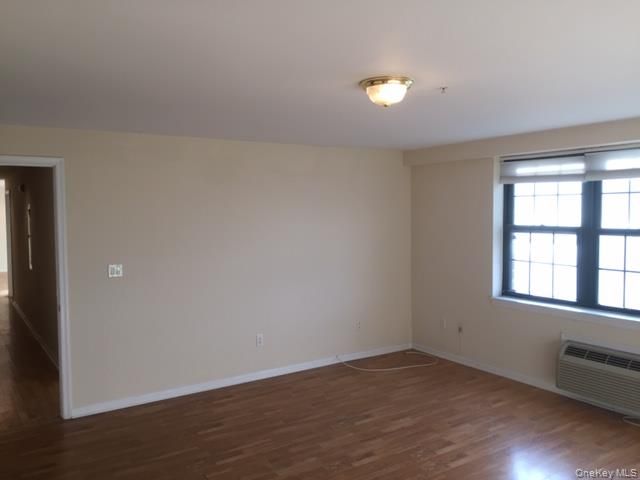 26 W Broadway 303, Long Beach, NY 11561