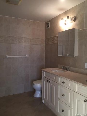 26 W Broadway 303, Long Beach, NY 11561