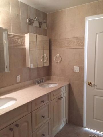 26 W Broadway 303, Long Beach, NY 11561