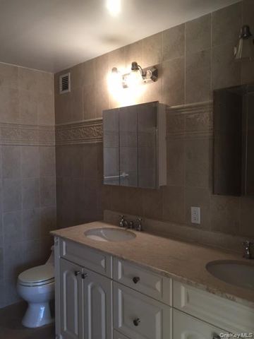 26 W Broadway 303, Long Beach, NY 11561
