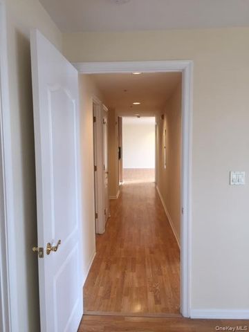 26 W Broadway 303, Long Beach, NY 11561