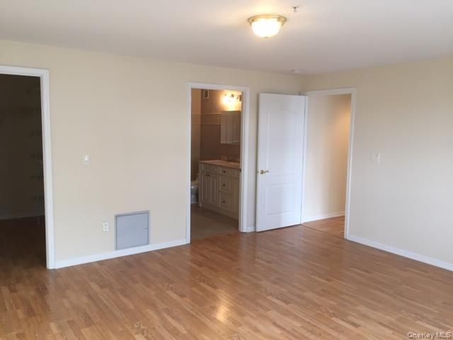 26 W Broadway 303, Long Beach, NY 11561