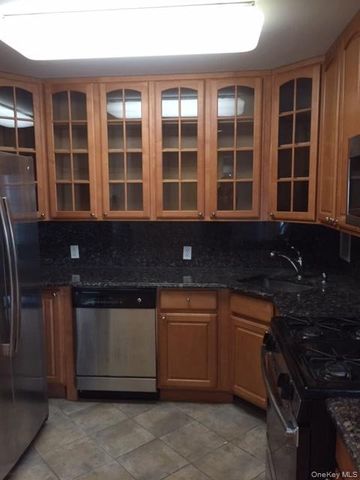 26 W Broadway 303, Long Beach, NY 11561