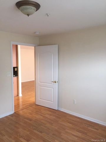 26 W Broadway 303, Long Beach, NY 11561