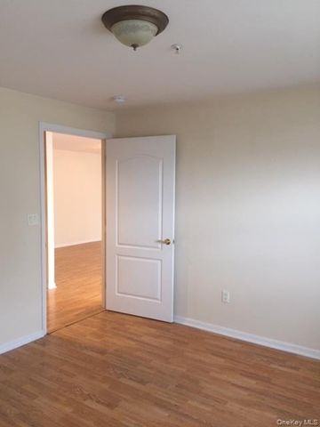26 W Broadway 303, Long Beach, NY 11561