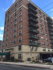 26 W Broadway 303, Long Beach, NY 11561