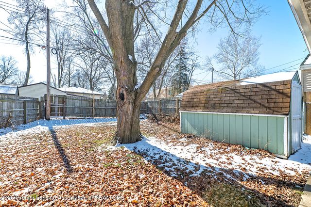 810 Fenton Street, Lansing, MI 48910