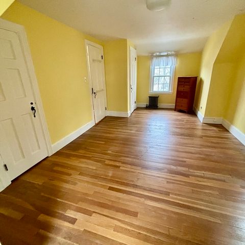 25 Woodward Ave, Reading, MA 01867