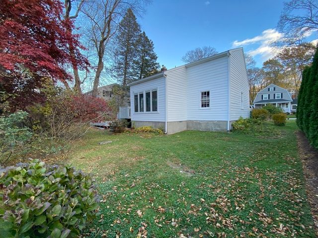 25 Woodward Ave, Reading, MA 01867