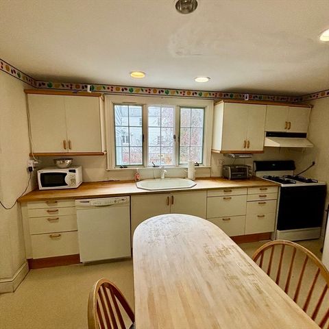 25 Woodward Ave, Reading, MA 01867