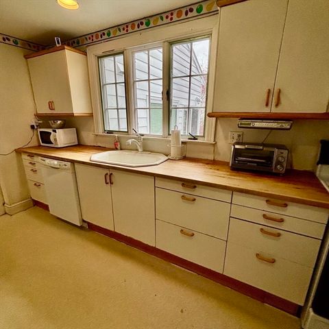 25 Woodward Ave, Reading, MA 01867