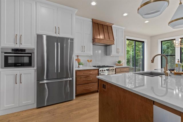 2417 ADRIENNE COURT, De Pere, WI 54115