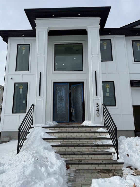 340 Doris Avenue, Franklin Square, NY 11010