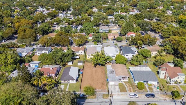 915 NW 44th St, Miami, FL 33127