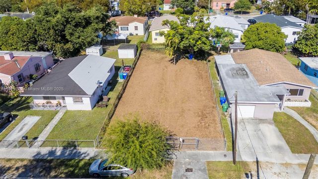 915 NW 44th St, Miami, FL 33127